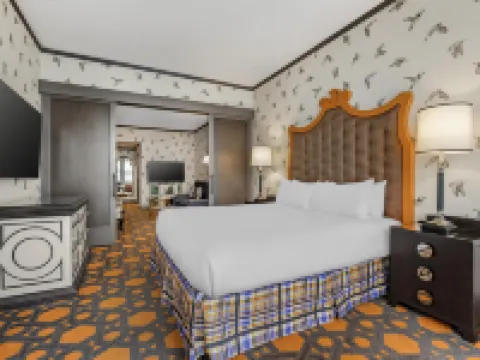 The Royal Sonesta Portland Downtown Hotels near Chinatown Gateway