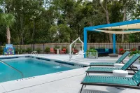 Tru by Hilton Brunswick - Pools