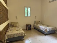 3-bedroom house in Cool Manzano Número 1 with large pool steps to the Pacific. Pulpería Garcia Uriza周辺のホテル