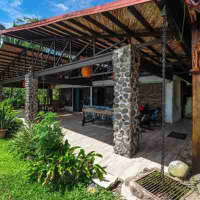 Breakfast With Toucans And Monkeys Hotel Exterior