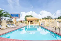 Howard Johnson by Wyndham Historic Lake Charles