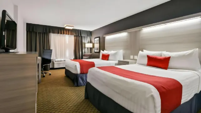 Best Western Plus Village Park Inn