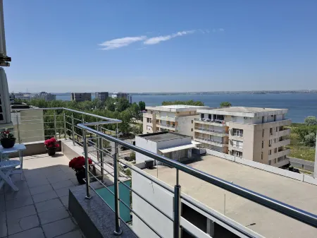 2 rooms apartment, max 4 persons, 30 meters far from the Beach and the Black Sea