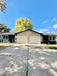 Charming 2-bedroom house with Feather Theme , WiFi in excellent Aurora