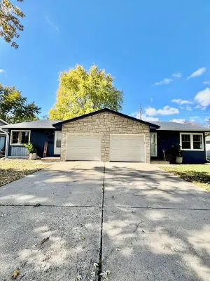 Charming 2-bedroom house with Feather Theme , WiFi in excellent Aurora Hotels near SciTech Hands On Museum