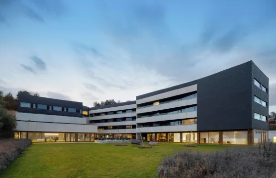 Mr & Mrs Smith ALMA PAMPLONA