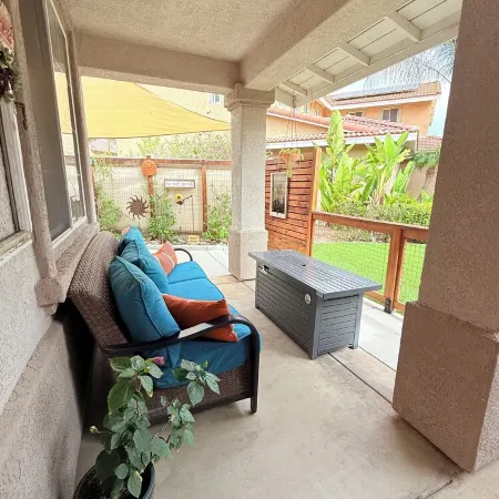 Entire Casita and Cal king bed, sofa bed and kitchen just minutes from Temecula.