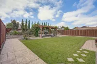Private Zen Garden + Fireplace: Chic Hayward Oasis - 3-Star