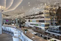 โรงแรมอามาดริยา พาร์ค อีวาน - ที่มีบาร์
