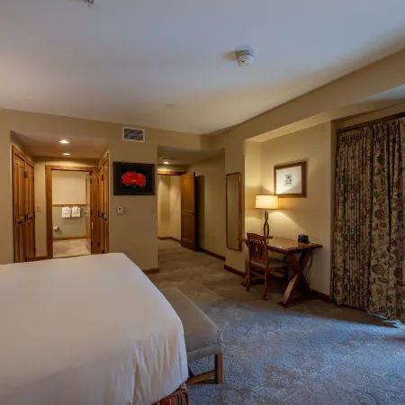 Spacious 2 Bedroom Unit in Mountaineer Square Condo - No Cleaning Fee! by RedAwning