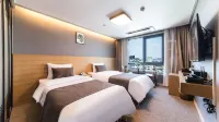 Full Moon Hotel Hotel berhampiran Pusat Bandar Cina