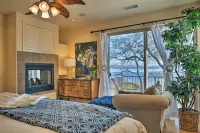 Casa DAmore Extravagant Lakefront Villa! - Strand