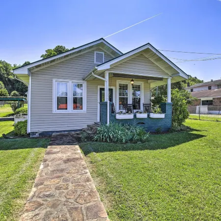 Cozy Damascus Cottage w/ Porch & Trail Access!