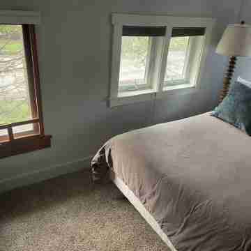 Spacious 5-Bedroom House in Eugene, Walking Distance to Campus, Hayward Field Rooms