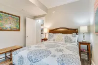 Family Apartment w/ Deck + Yard Near Northwestern Hotels in 