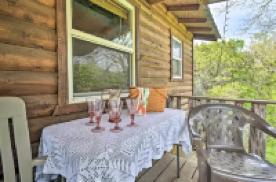 1/2 Mile to Turner Falls: 'Cedar Falls Cabin 5'
