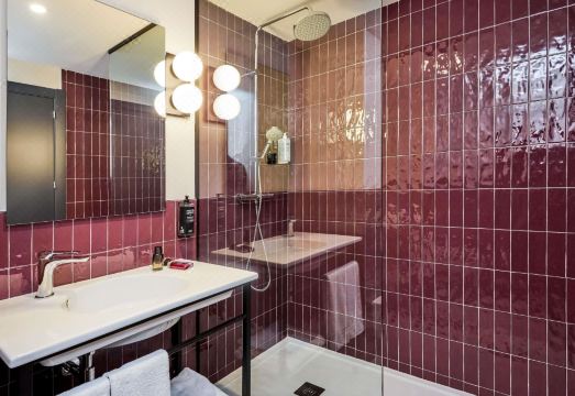 깔끔한 호텔 객실 내부