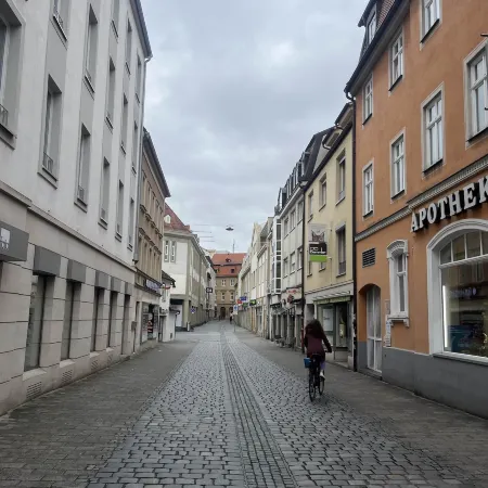 Moderne Stadt Zimmer mit eigenem Bad