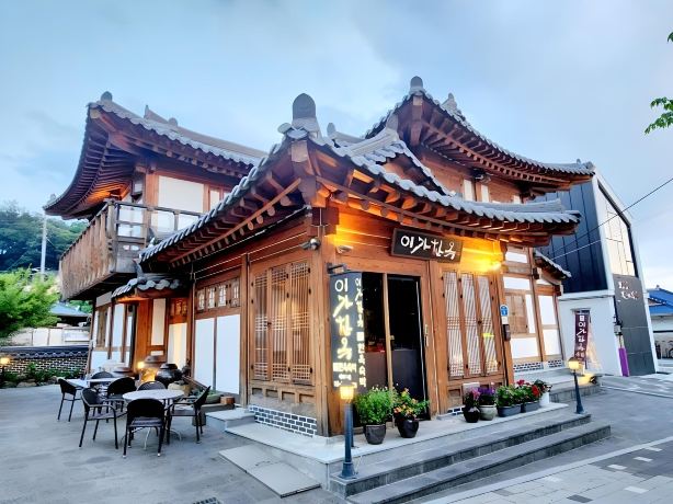 Iga Hanok-Awarded Architectural Culture Award Hotels in Jeonju