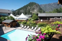 Icicle Village Resort - Pool