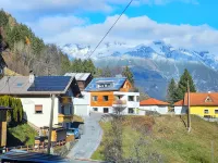 Home Holzwurm Hotels in Kappl