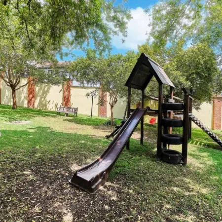 2 Bedroom Apartment Near Monte Casino