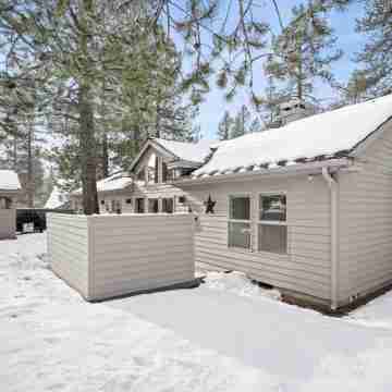 Beautifully Updated 6 Todd Home with Hot Tub and Easy Access to Sharc by RedAwning Hotel Exterior