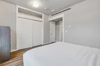Walk to DT Fast Wi-fi + Long Stay Equipped! - 3-نجوم