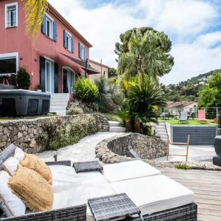 Villa in Golfe-Juan with Pool & Tranquility