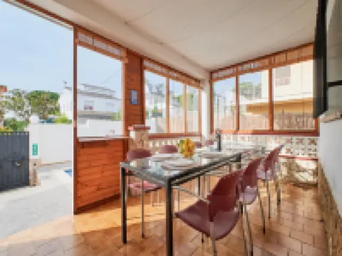 Cozy Villa for 10 Persons Hoteles en Blanes