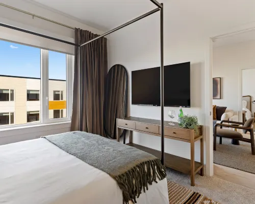 Curated Designer Retreat • Pool • Gym • Dining Hotels in Everett