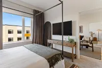 Curated Designer Retreat • Pool • Gym • Dining - Boutique