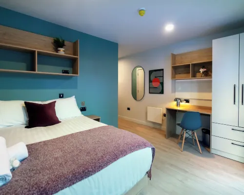 Queen Street Place Hotels near Eyre Square Centre
