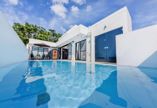 프라이빗 풀 빌라 모토부 거실