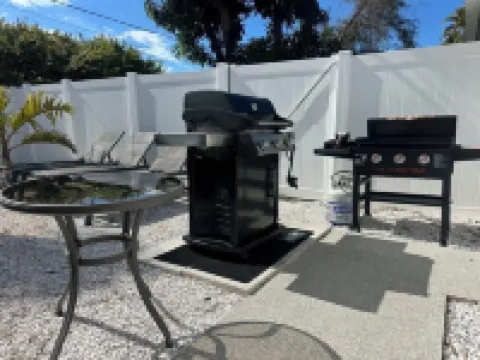 SunCoast Luxury Estates-New, Spacious,  Large Heated Pool, 10 min to the Beach