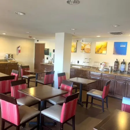 Comfort Inn & Suites Phoenix North - Deer Valley