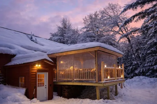 4-bedroom cabin just 10 minutes from Adirondack Park