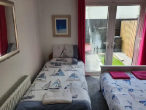 Singer House Beach Holiday Flats with Parking ,Opposite Paignton Pier ,English Riveria