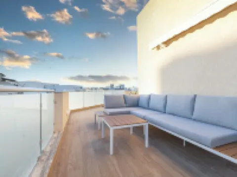 Luxury PH - Terrace & Jacuzzi & Sunbeds Hotéis em Hamrun