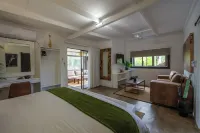 Foxy Crocodile Bush Lodge & Kruger Safaris - breakfast