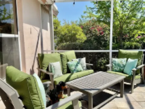 Private Heated Pool and Hottub , Pet Friendly, New Golf Cart , Close to Shopping