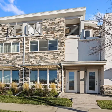 Mountain View Home with King Beds and Rooftop Deck
