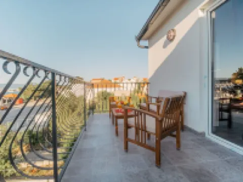 Apartments Sandra Hotels in Okrug Gornji