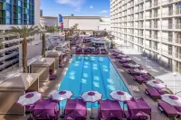Harrah’s Las Vegas – A Caesars Rewards Destination - Pools
