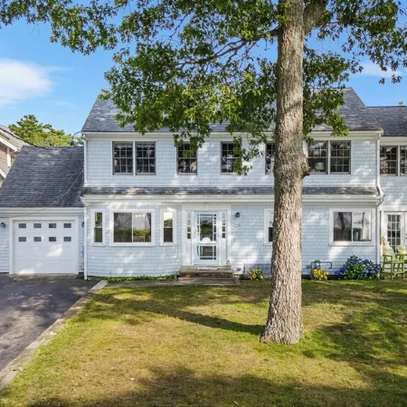 Beautiful waterfront property and steps away from multiple beaches
