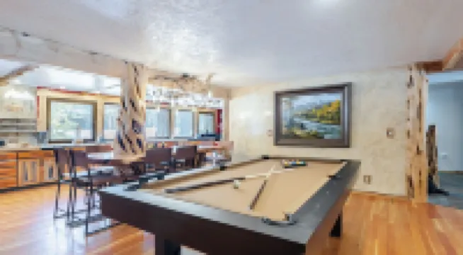 Base Camp by AvantStay Magical Cabin w Sauna Hot Tub Close to Snow Golf