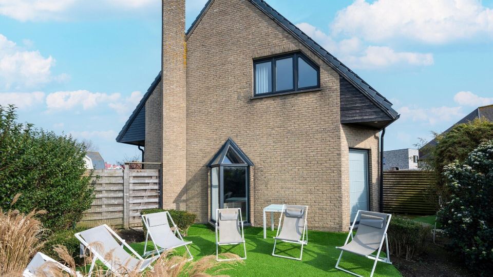 Splendid Villa in Middelkerke with Sauna, Hot Tub, Terrace