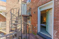 Massive 5BD/4BA 3-Story Duplex @ Downtown Albany
