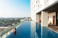Swiss-Belinn Manyar - Pools