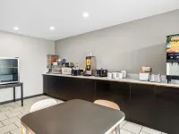 Super 8 by Wyndham Farmington Hotels in St. Francois Township